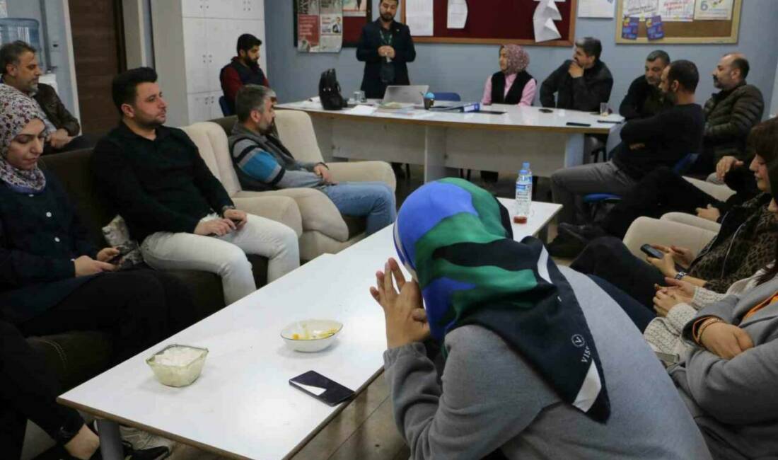 Diyarbakır'ın Bağlar ilçesinde, Genç Yeşilay ve Genç Kızılay gönüllüleri tarafından