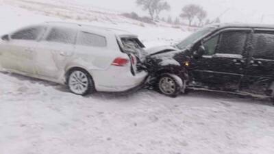 Adıyaman’da karlı yolda kayan iki aracın çarpışması sonucu 1 kişi
