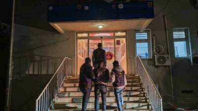 Diyarbakır’da jandarma ekiplerince düzenlenen operasyonlarında haklarında arama kararı bulunan 110