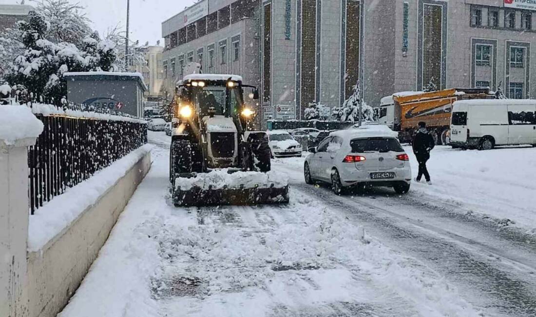 Şanlıurfa genelinde etkili olan kar yağışıyla birlikte Haliliye Belediyesi ekipleri,