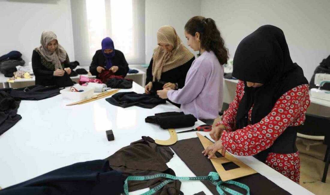 Haliliye Belediyesi’nden kadınlara eğitim ve hobi desteği Haliliye Belediyesi, kadınların meslek edinmelerine ve aile bütçelerine katkıda bulunmalarına