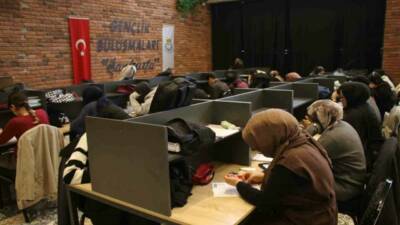 Haliliye Belediyesi, gençlere sınavlara hazırlanmaları için destek olmaya devam ediyor.
