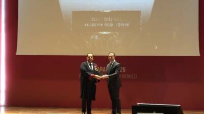 HKÜ'de düzenlenen "Akademik Ödül Töreni"nde 2024-2025 eğitim yılında üniversitenin akademik