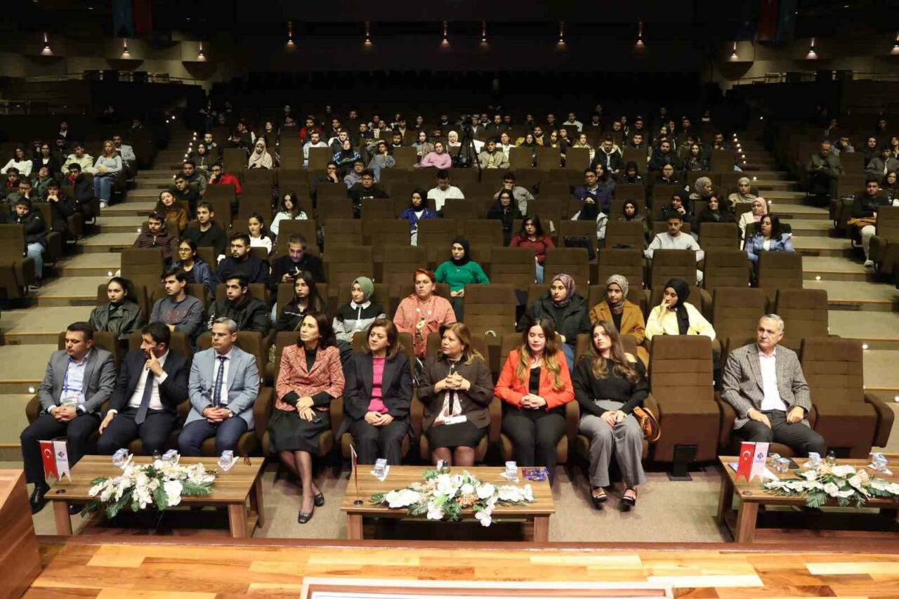 Hasan Kalyoncu Üniversitesi, Yapay Zeka Zirvesi'ni Gaziantep Büyükşehir Belediyesi iş