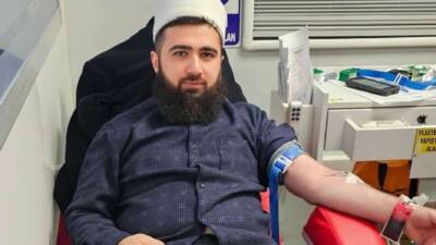 Diyarbakır’ın Çermik ilçesinde, Petekkaya Mahallesi Cami imam-hatibi Kahraman Ceylan, cemaatiyle