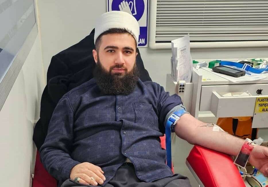 Diyarbakır’ın Çermik ilçesinde, Petekkaya Mahallesi Cami imam-hatibi Kahraman Ceylan, cemaatiyle