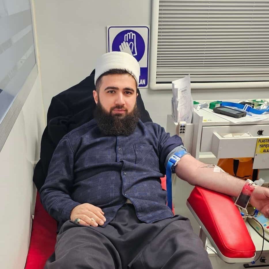 Diyarbakır’ın Çermik ilçesinde, Petekkaya Mahallesi Cami imam-hatibi Kahraman Ceylan, cemaatiyle