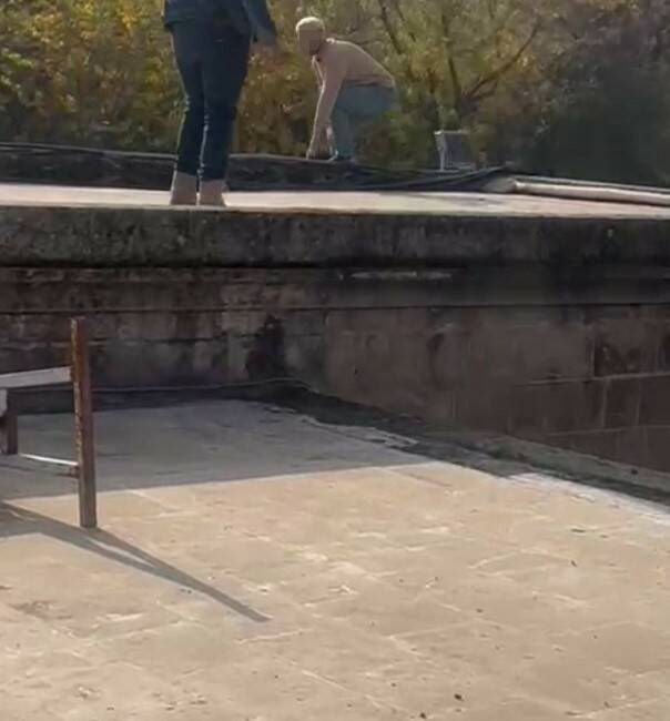 Şanlıurfa'nın Eyyübiye ilçesinde bir kişi, Balıklıgöl'e atladı. Şahıs, Rızvaniye Camisi'nden