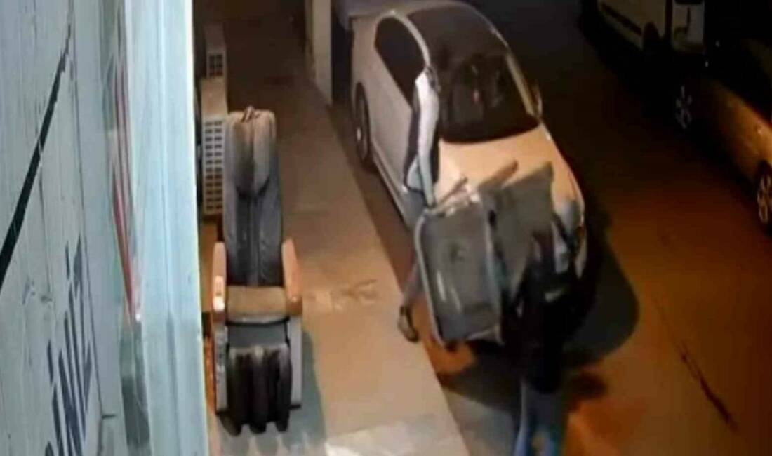 İşyeri önündeki koşu bandı çalındı Şanlıurfa’nın Viranşehir ilçesinde bir işyeri önünde bulunan koşu bandının çalınma