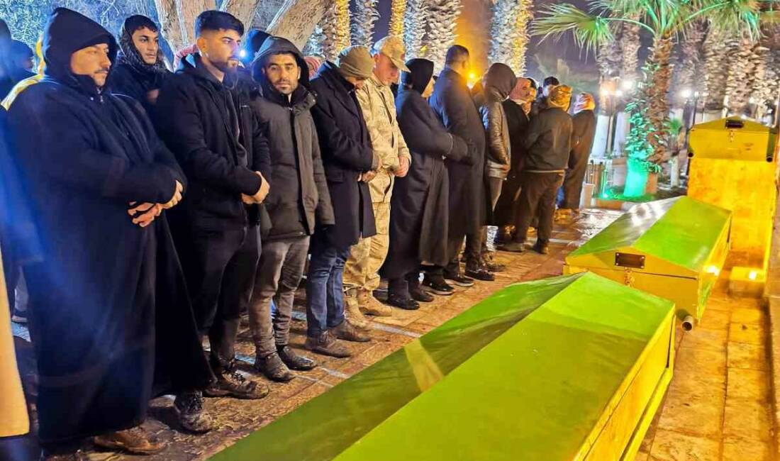 Şanlıurfa’da yoğun kar yağışı nedeniyle kayganlaşan yolda tahliye kanalına devrilen