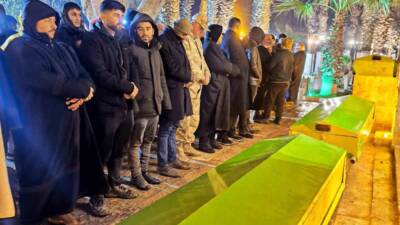 Şanlıurfa’da yoğun kar yağışı nedeniyle kayganlaşan yolda tahliye kanalına devrilen