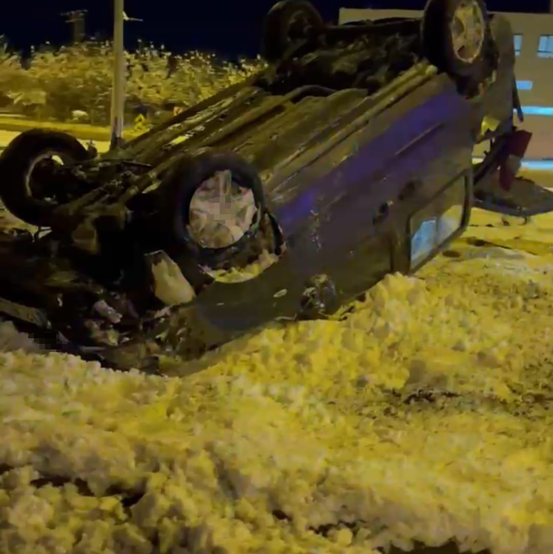 Batman’da yoğun kar yağışı ve buzlanma nedeniyle meydana gelen trafik
