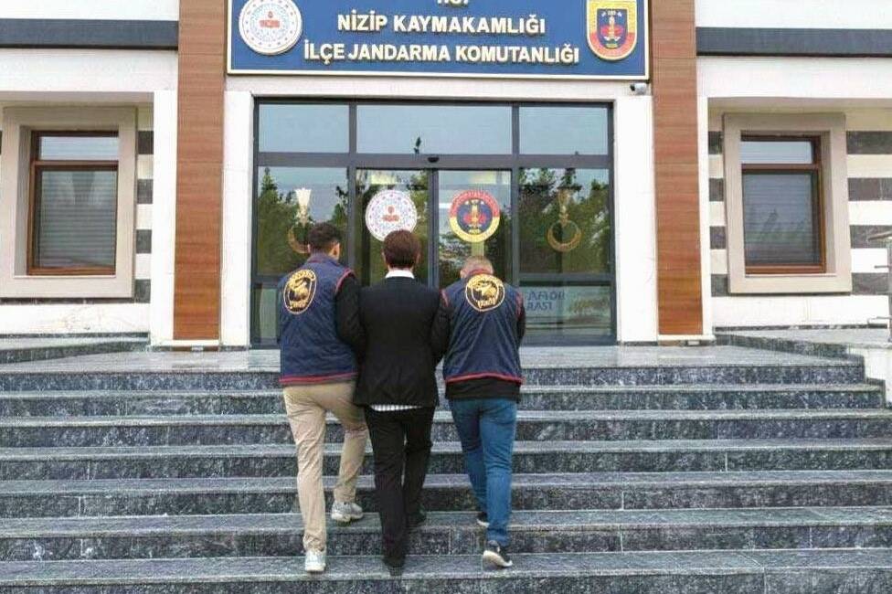 Gaziantep'te uyuşturucu ticareti suçundan aranan bir kişi, jandarma ekiplerince yakalanarak