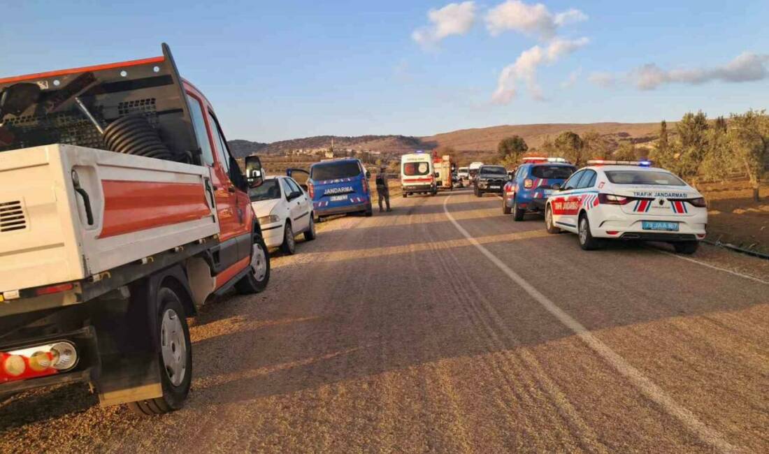 Ürünlü köyünde meydana gelen trafik kazasında otomobil ile hafif ticari
