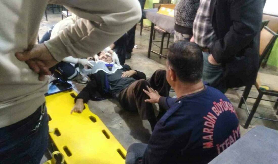 Mardin’in Nusaybin ilçesinde bir kıraathanede müşterilerin bulunduğu sırada tavanın çökmesi