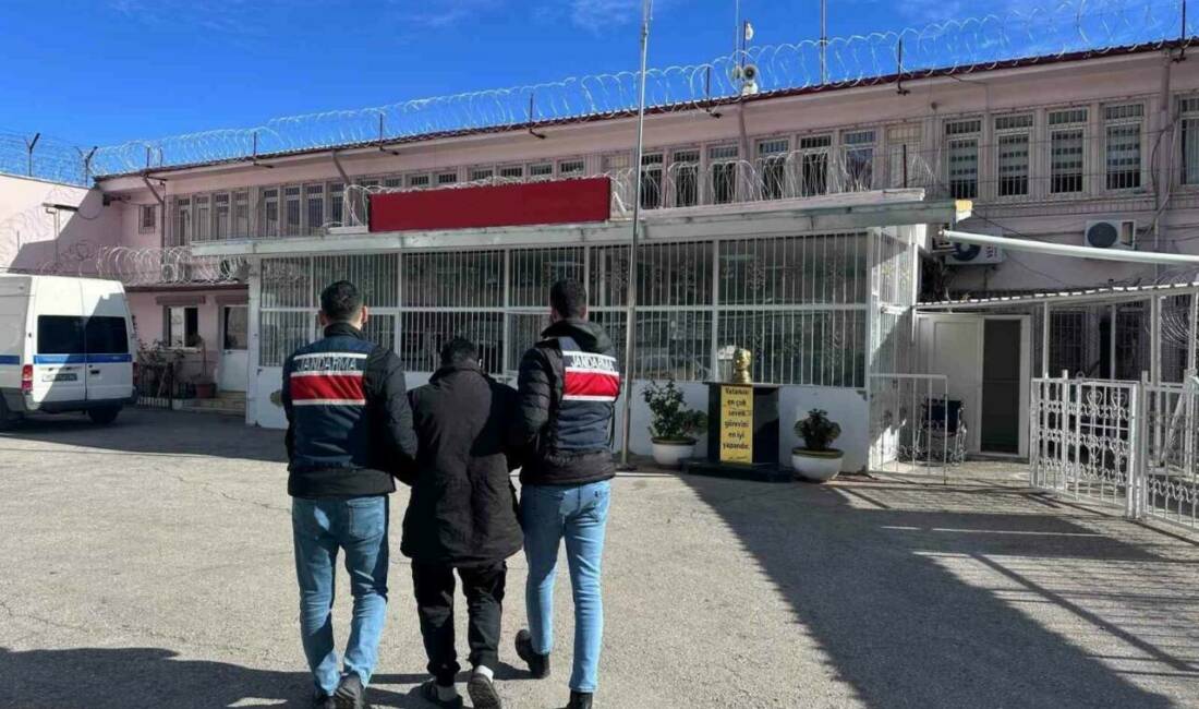 Gaziantep'te jandarma ekipleri tarafından yapılan şafak operasyonunda uluslararası seviyede aranan