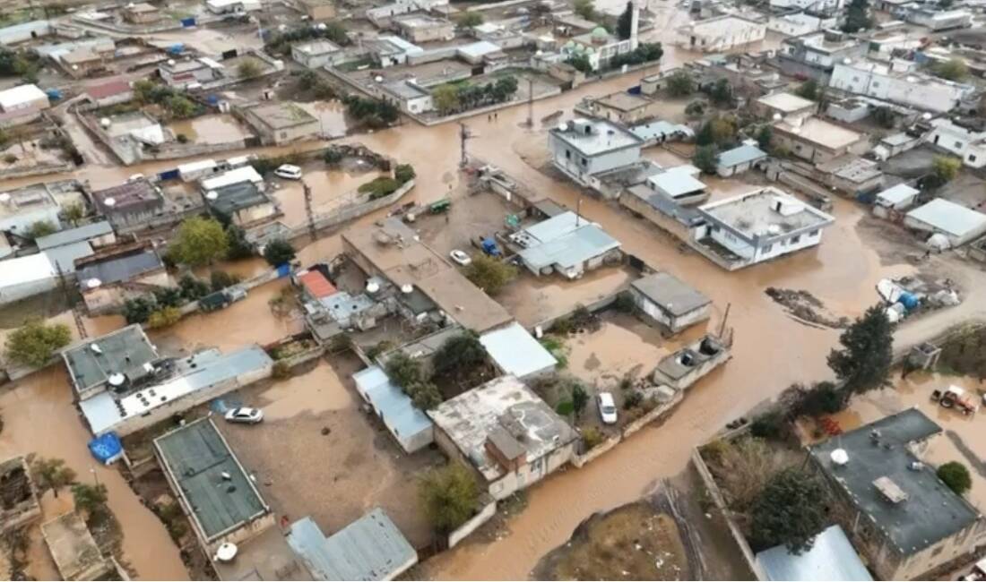 Mardin'in Kızıltepe ilçesinde etkili olan sağanak yağışın ardından Demet Mahallesi