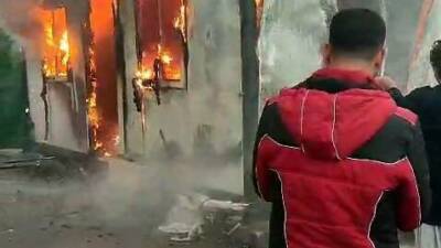 Adıyaman'ın Altınşehir Mahallesi'nde bir konteyner alev aldı ve kullanılamaz hale