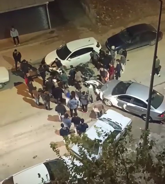 Adıyaman'da bir otomobilin kontrolden çıkması sonucu 4 otomobile ve 3