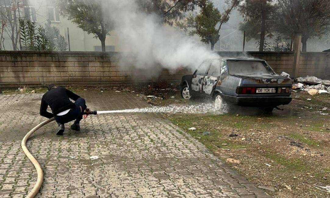 Siirt’in Kurtalan ilçesinde Fiat Doğan marka otomobil, henüz belirlenemeyen bir