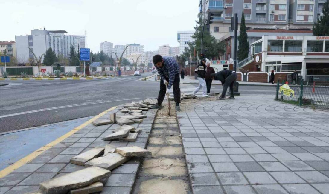 Mardin Büyükşehir Belediyesi şehirdeki engelli yollarını yeniliyor Mardin Büyükşehir Belediyesi, özel gereksinimli bireylerin kent yaşamına entegrasyonunu sağlamak