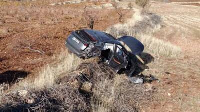 Mardin'de sürücüsünün kontrolü kaybettiği araç devrildi ve sürücü yaralandı. Kazanın