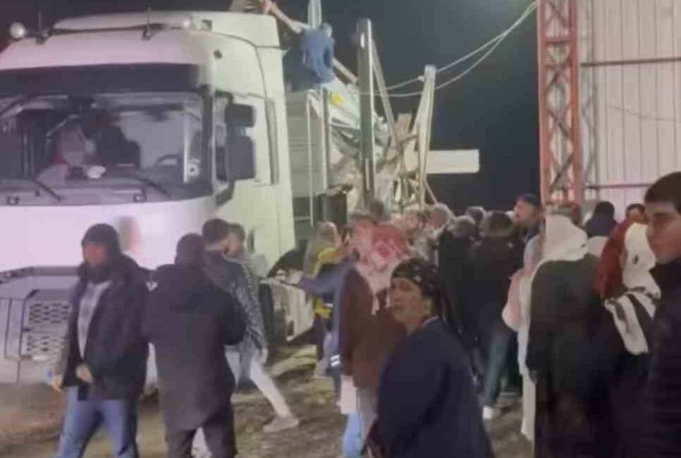 Mardin'in Derik ilçesinde bir mısır kurutma silosunun çökmesi sonucu bir