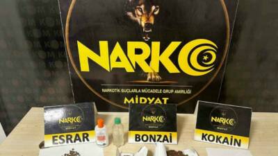 Mardin'de düzenlenen uyuşturucu operasyonunda Midyat ilçesinde 3 şüpheli yakalandı. Operasyonda