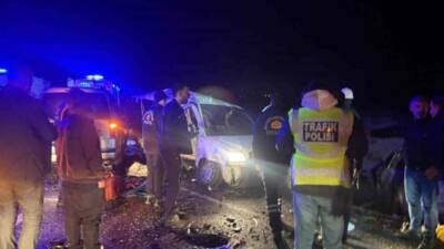 Mardin'de Ömerli ilçesinde meydana gelen zincirleme trafik kazasında 4 kişi