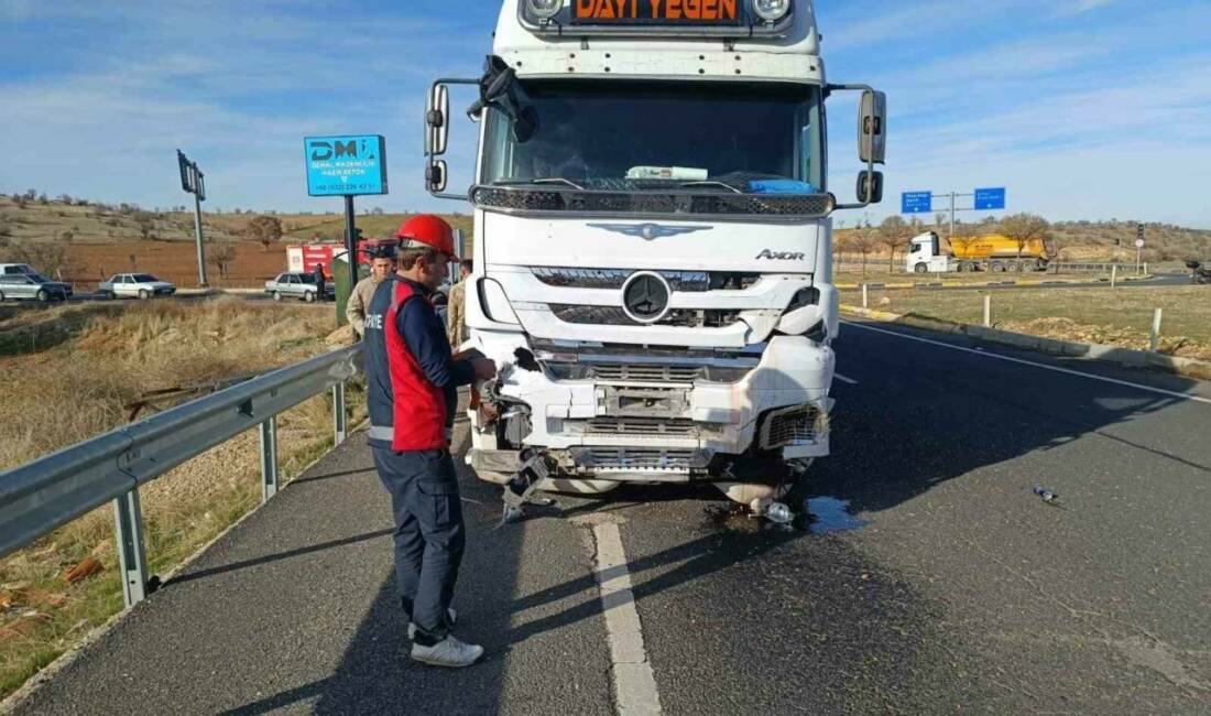 Mardin-Diyarbakır karayolunda meydana gelen kazada bir genel cerrahi uzmanı ağır