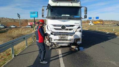 Mardin-Diyarbakır karayolunda meydana gelen kazada bir genel cerrahi uzmanı ağır