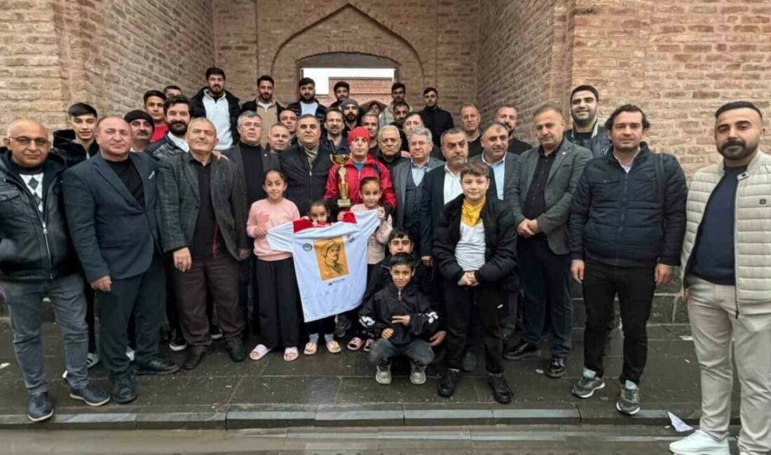 “Melaye Ciziri” anısına 51 kilometre koştu Triatlon sporcusu Ramazan Değer, Melaye Ciziri anısına Habur Sınır Kapısı’ndan