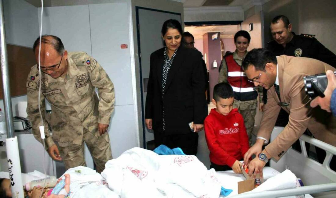 Mardin'deki Midyat Devlet Hastanesi, çocuk hastalara moral ve motivasyon kazandırmak