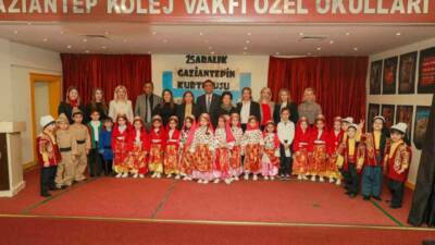 GKV Özel Anaokulu'nda düzenlenen "25 Aralık Gaziantep’in Kurtuluşu" töreninde, öğrencilerin