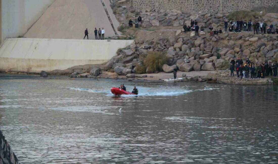 Nehre düşen terliğini almak isterken akıntıya kapılan çocuğun cansız bedeni bulundu Şırnak'ın Cizre ilçesinde 12 yaşındaki Ahmet Erçil, Dicle Nehri'ne düşen