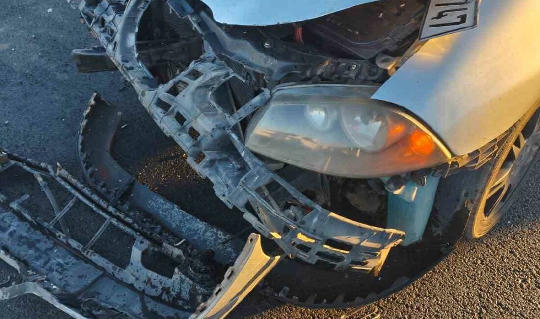 Gaziantep'te otomobil ile kamyonetin çarpışması sonucu meydana gelen kazada 5