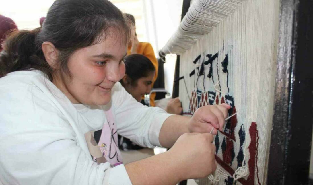 Siirt Olgunlaşma Enstitüsü, özel bireyleri ağırladı ve mutfakta birlikte kurabiye