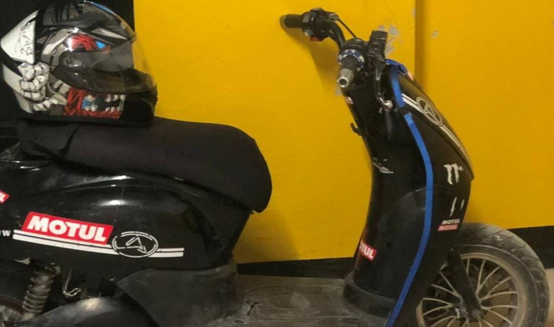 Adıyaman'da Yeni Mahalle K-13 Konteyner Kent'te park halindeki Berat Alan'a