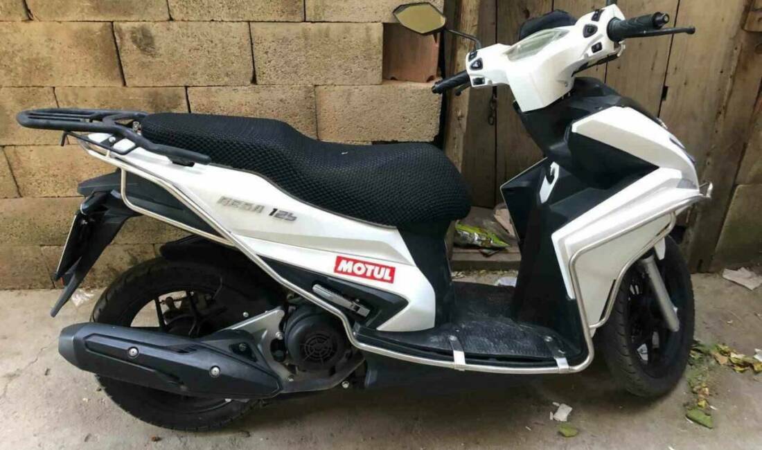 Park halindeki motosiklet çalındı Adıyaman'ın Yeşilyurt Mahallesinde park halindeki bir motosiklet kimliği belirsiz kişi