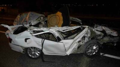 Kilis'te meydana gelen trafik kazasında park halindeki bir tıra çarpan