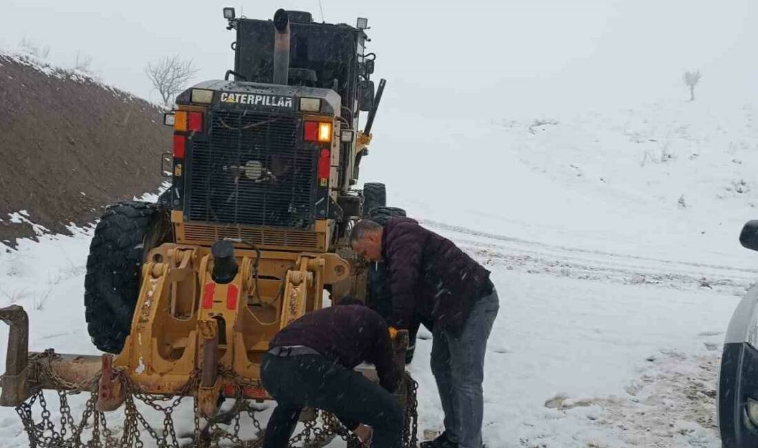 Pervari ilçesine bağlı Geçittepe grup köy yolunun kar yağışı nedeniyle