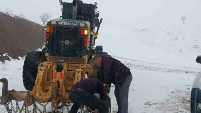 Pervari ilçesine bağlı Geçittepe grup köy yolunun kar yağışı nedeniyle