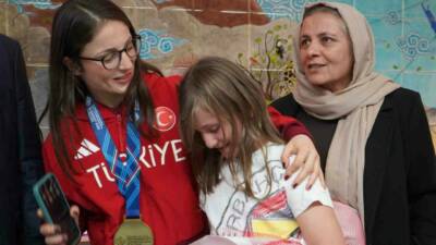 U23 Avrupa Boks Şampiyonası'nda 48 kiloda altın madalya kazanan Nurselen