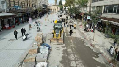 Şanlıurfa'da Büyükşehir Belediyesi tarafından başlatılan "Divanyolu Yayalaştırma Projesi" kapsamında çevre