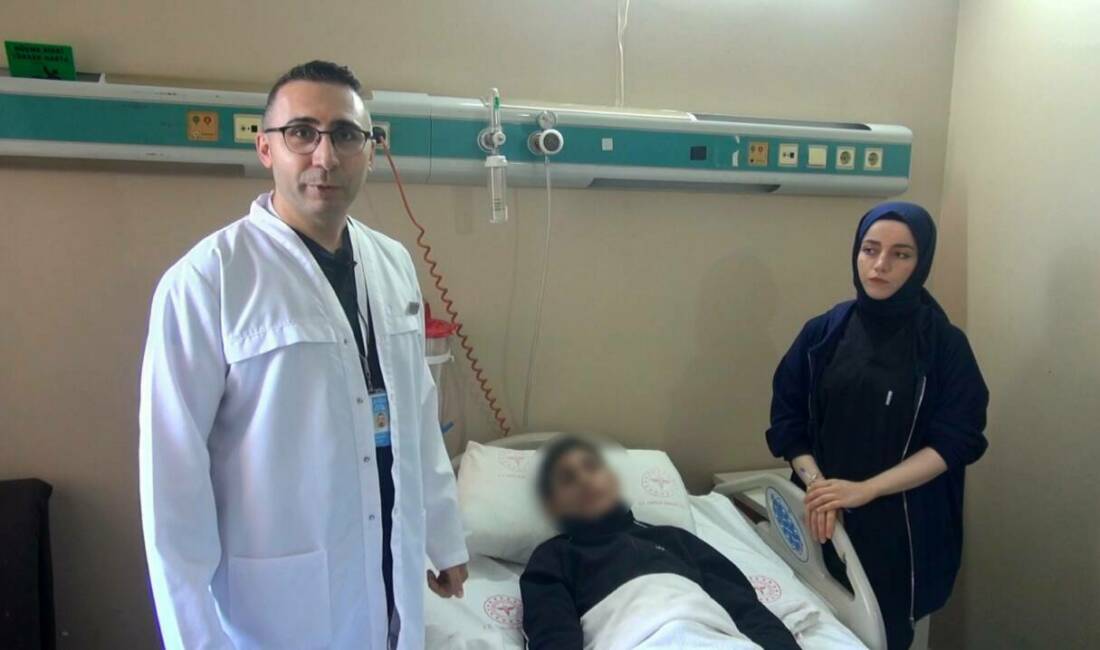 Şanlıurfa'da yaşayan 14 yaşındaki çocuk, her iki dizindeki ağrılar nedeniyle
