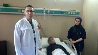 Şanlıurfa'da yaşayan 14 yaşındaki çocuk, her iki dizindeki ağrılar nedeniyle