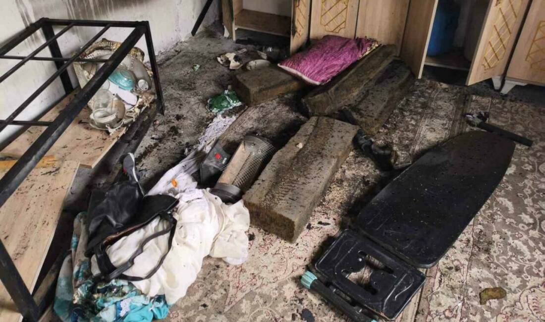 Şanlıurfa'nın Eyyübiye ilçesinde 14 kişilik bir aile, bilinmeyen nedenlerle evlerinde