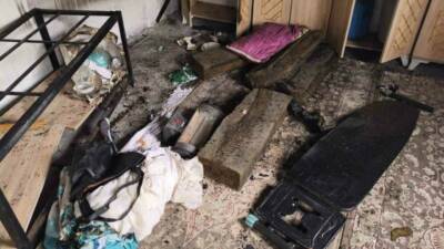 Şanlıurfa'nın Eyyübiye ilçesinde 14 kişilik bir aile, bilinmeyen nedenlerle evlerinde