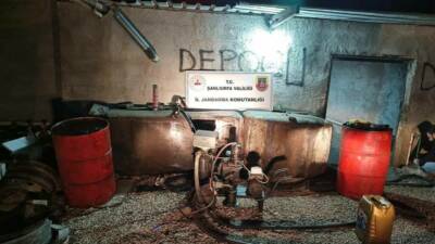 Şanlıurfa'da jandarma ekipleri tarafından gerçekleştirilen operasyonda bin 270 litre kaçak