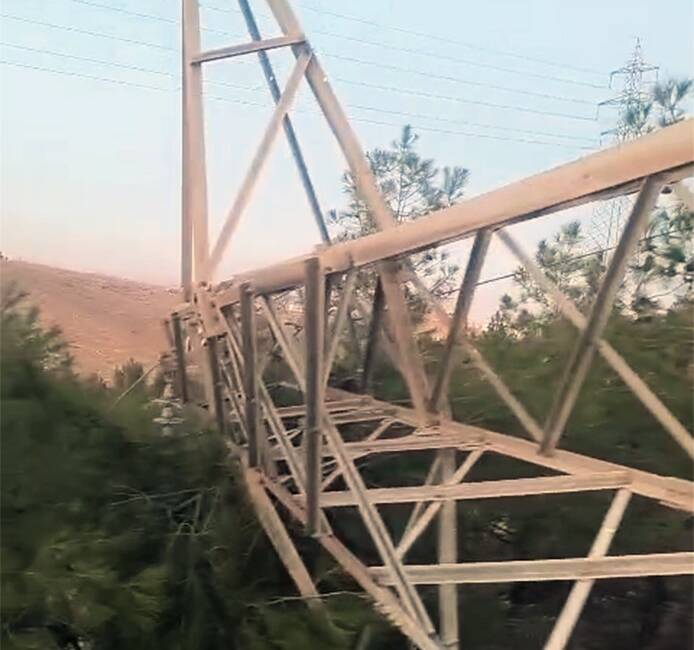 Şanlıurfa’da direk hırsızları bölgeyi elektriksiz bıraktı Dicle Elektrik, Şanlıurfa'nın Eyyübiye ilçesinde yaşanan enerji kesintisi olayına hızlı